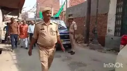 धौलाना: जिलाधिकारी अभिषेक पांडे ने पिलखुवा क्षेत्र के शमशाद रोड व अन्य इलाकों का किया निरीक्षण