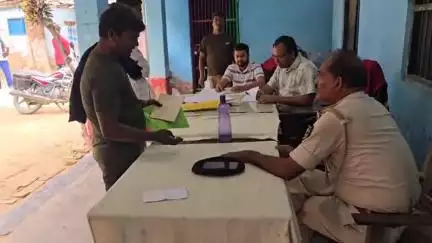 बनमा इटहरी: बनमा ईटहरी थाना परिसर में जनता दरबार का आयोजन