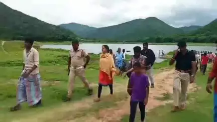 ஆத்தூர்: வலசை கல்பட்டி பகுதியில் உள்ள ஏரிகள் குளிக்க  சென்ற இரண்டு சிறுவர்கள் நீரில் மூழ்கி பரிதாபமாக உயிரிழப்பு