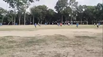 পুরাতন মালদা: আসন্ন DYFI-র রাজ্য সম্মেলনকে কেন্দ্র করে আয়োজিত ফুটবল টুর্নামেন্ট কালাচাঁদ হাইস্কুল মাঠ প্রাঙ্গণে