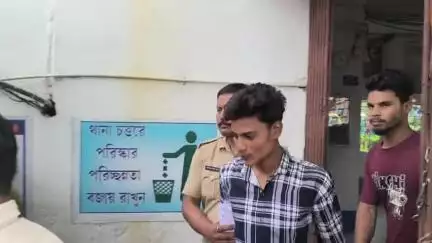 চোপড়া: ছয়টি 500 টাকার জাল নোট সহ এক যুবককে গ্রেফতার করে চোপড়া থানার পুলিশ