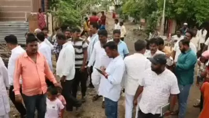 ಸಿಂದಗಿ: ಪಟ್ಟಣದ ಹುಡ್ಕೋ ಕಾಲನಿ ನಿವಾಸಿಗಳ ಕುಂದುಕೊರತೆಗಳನ್ನು ಆಲಿಸಿ ಪರಿಹರಿಸುವ ಭರವಸೆ ನೀಡಿದ ಶಾಸಕ ಅಶೋಕ ಮನಗೂಳಿ