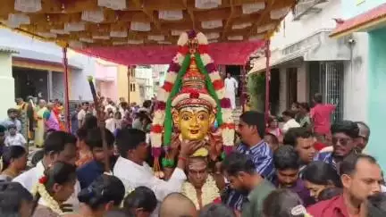 ஆரணி: டவுன் சைதாப்பேட்டையில் கங்கை அம்மன் கோயில் கூழ் வார்க்கும் விழாவில் சிரசு ஊர்வலம் நடைபெற்றது
