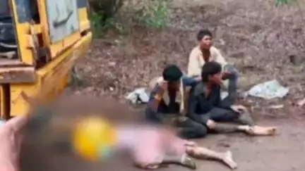 ಪುತ್ತೂರು: ಬೆಟ್ಟಂಪಾಡಿ ಗ್ರಾಮದ ಬಿಲ್ವಗಿರಿ ಸಮೀಪ ಕಾಂಕ್ರೀಟ್ ಮಿಕ್ಸಿಂಗ್ ವಾಹನದ ಅಡಿಗೆ ಬಿದ್ದು ಮಹಿಳೆ ಸಾವು