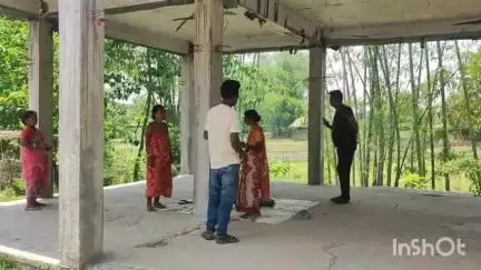 খড়িবাড়ি: ছাদ থাকলেও নেই দেওয়াল, জীবনের ঝুঁকি নিয়ে খড়িবাড়ির বুড়াগঞ্জে চলছে অঙ্গনওয়াড়ি কেন্দ্র #jansamasya