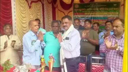 पीरटांड: मधुबन के सिंहपुर मैदान में पैक्स जागरूकता व सदस्यता वृद्धि के लिए क्रिकेट प्रतियोगिता का आयोजन