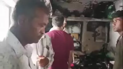 कामठी: धोबी हमालपुरा येथे  शॉर्टसर्किटने लागली घराला आग, पैशासहित घरातील संपूर्ण साहित्य जळून खाक