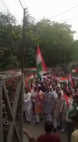 आज हमारे प्रभार मण्डल औराई के घोसिया नगर में आयोजित ‘तिरंगा यात्रा’ में सम्मिलित होकर सैनिकों के पराक्रम को नमन किया