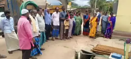 ಜಗಳೂರು: ಗೊಲ್ಲರಹಟ್ಟಿಯಲ್ಲಿ ಕುಡಿಯುವ ನೀರಿಗಾಗಿ ಆಗ್ರಹಿಸಿ ಗ್ರಾಮಸ್ಥರ ಪ್ರತಿಭಟನೆ