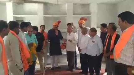 हाटपिपल्या: मार्केटिंग सोसायटी हाटपिपल्या में विधायक मनोज चौधरी का किया गया सम्मान, सौंपा गया मांग पत्र