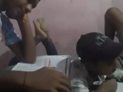 bacho nay laga padhai main