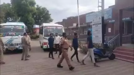 ஒட்டன்சத்திரம்: கள்ளிமந்தயம் அருகே போலி ஆவணங்கள் தயாரித்து சட்ட விரோதமாக தங்கி இருந்த பங்களாதேஷைச் சேர்ந்த 29 பேர் கைது