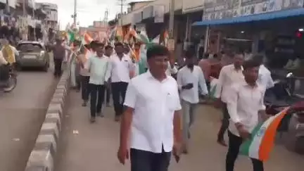 ಚಡಚಣ: ಪಟ್ಟಣದಲ್ಲಿ ಬಿಜೆಪಿ ಮಂಡಲ ವತಿಯಿಂದ 100 ಮೀಟರ್ ತಿರಂಗ ಯಾತ್ರೆ, ಸಂಸದ ಜಿಗಜಿಣಗಿ ಭಾಗಿ