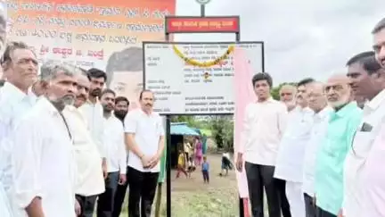ಭಾಲ್ಕಿ: ಆನಂದವಾಡಿ ಗ್ರಾಮದಲ್ಲಿ ಸಿಸಿ ರಸ್ತೆ, ಒಳಚರಂಡಿ ನಿರ್ಮಾಣ ಕಾಮಗಾರಿಗೆ ಸಂಸದ ಸಾಗರ್ ಖಂಡ್ರೆ ಚಾಲನೆ