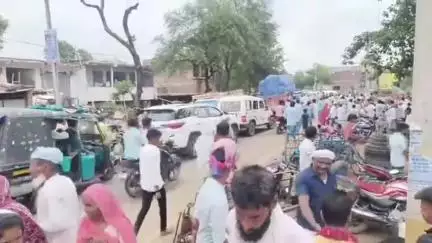 सनहौला: पशु हाट कमालपुर में बकरीद पर्व को लेकर उमड़ी भारी भीड़, प्रशासन ने की कड़ी सुरक्षा व्यवस्था