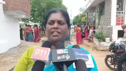 குளத்தூர்: தமிழக துணை முதலமைச்சருக்கும் மாவட்ட ஆட்சியர் அருணாவிற்கும் கல்லுக்குவில் பட்டி கிராமத்தில் நன்றி தெரிவித்துக் கொண்ட திருநங்கைகள்