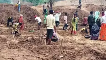 बिछुआ: ग्राम देवनदी में ग्रामीणों के बीच जल संरक्षण संवाद कार्यक्रम का आयोजन किया गया