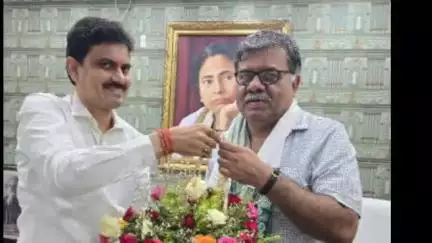 রামপুরহাট ১: রামপুরহাট পৌরসভার বিভিন্ন প্রকল্প নিয়ে বৈঠক করলেন রাজ্য নগরোন্নয়ন সংস্থার অধিকর্তা জলি চৌধুরী।