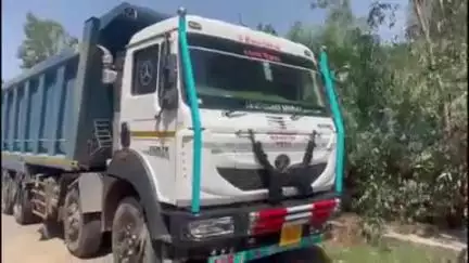 बिछीवाड़ा: बिछीवाड़ा थाने के सामने नाकाबंदी के दौरान अवैध बजरी से भरे 2 ओवरलोड डंपरों को किया ज़ब्त, खनन विभाग को दी सूचना