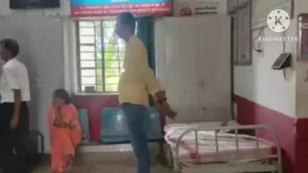 नगर नौसा: नगरनौसा के प्राथमिक स्वास्थ्य केंद्र में स्वास्थ्य व्यवस्था बदहाल, 20 सूत्री उपाध्यक्ष ने किया निरीक्षण