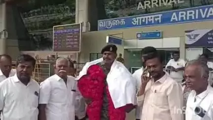 திருப்பரங்குன்றம்: எங்களது வீரத்தை குறைத்து மதிப்பிட வேண்டாம்- 21 ஆண்டுகள் பணிபுரிந்து ஓய்வு பெற்ற லெப்டினென்ட் கர்னல் மதுரை ஏர்போர்ட்டில் பெட்டி