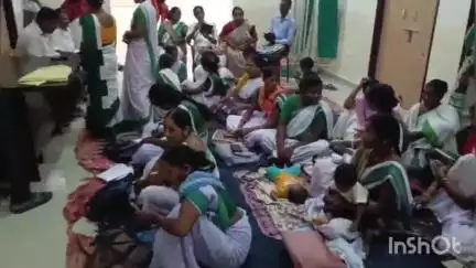 भंडरिया: भंडरिया सीएचसी में स्वास्थ्य सहियाओं की बैठक आयोजित, सहिया ऐप की दी गई जानकारी