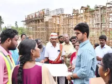 பொன்னேரி: மீஞ்சூர் ஊராட்சி ஒன்றியத்திற்கு உட்பட்ட பகுதியில்  திட்ட பணிகளை ஆட்சியர் பிரதாப் ஆய்வு செய்தார்