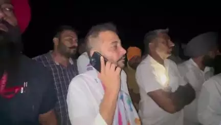 ਜਲਾਲਾਬਾਦ: ਪਿੰਡ ਚਿਮਨੇਵਾਲਾ ਵਿਖੇ ਤੂੜੀ ਚ ਲੱਗੀ ਅੱਗ, ਦੋ ਪਸ਼ੂ ਝੁਲਸੇ, ਮੌਕੇ ਤੇ ਸੱਦੀ ਗਈ ਫਾਇਰ ਬ੍ਰਿਗੇਡ, ਪਹੁੰਚੇ ਸਾਬਕਾ ਵਿਧਾਇਕ ਰਮਿੰਦਰ ਆਵਲਾ