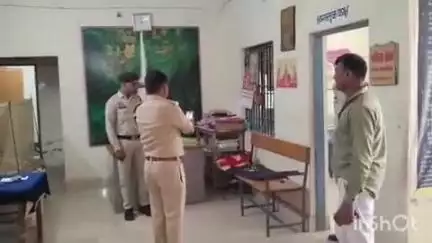 थानखम्हरिया: थानखम्हरिया थाना के वरिष्ठ पुलिस अधीक्षक रामकृष्ण साहू ने किया औचक निरीक्षण, फरार आरोपी की गिरफ्तारी के लिए दिए निर्देश