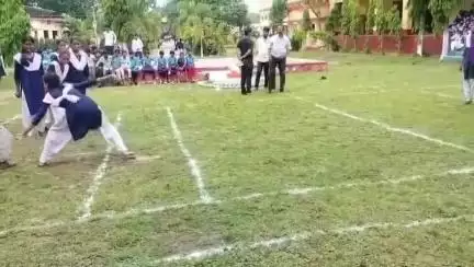 जलालगढ़: जलालगढ़ प्रखंड में मशाल खेलकूद प्रतियोगिता में छात्र-छात्राओं को मेडल एवं प्रशस्ति पत्र मिलने पर खुशी