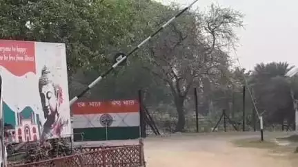 কৃষ্ণগঞ্জ: ভারত পাকিস্থান যুদ্ধ পরিস্থিতির আবহে কেন্দ্রীয় বাহিনী পাহারায় থাকলেও আতঙ্কে সীমান্তবর্তী টুঙ্গি গ্রামের বাসিন্দারা
