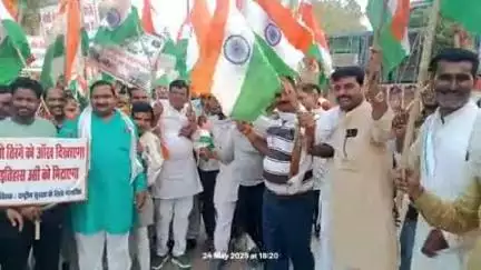 इंदरगढ़: इंदरगढ़ में सेना के सम्मान में भाजपा ने निकाली तिरंगा यात्रा, लोगों ने पुष्प वर्षा से किया स्वागत