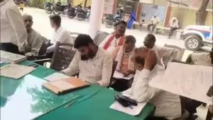 डलमऊ: गदागंज थाना परिसर में थाना प्रभारी की अध्यक्षता में समाधान दिवस पर सुनी गई फरियादियों की फरियाद