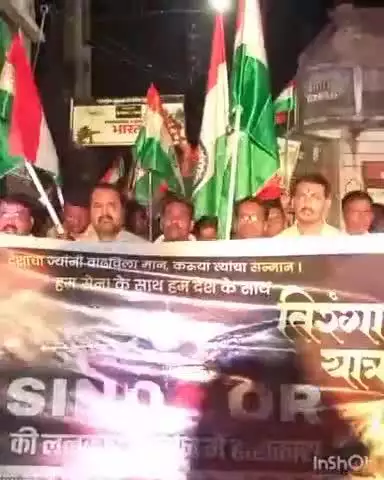 भातकुली: ऑपरेशन सिंदूर यशस्वी झाल्याबद्दल आमदार राजेश वानखडे यांच्या नेतृत्वात वाठोडा शुक्लेश्वर येथे भव्य तिरंगा रॅली