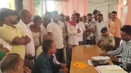 अतरी: अतरी थाना परिसर में सीओ व एएसआई ने जनता दरबार लगाकर 13 भूमि विवादों की सुनवाई की