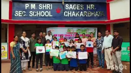 शासकीय स्वामी आत्मानंद इंग्लिश मीडियम स्कूल चकरभाठा में आयोजित समर कैंप में बच्चे बढ़-चढ़कर ले रहे हैं हिस्सा