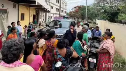 భద్రాచలం: భద్రాచలంలో నూతనంగా ఇచ్చిన డబల్ బెడ్ రూమ్ ఇళ్లను పర్యవేక్షించిన భద్రాచలం ఎమ్మెల్యే తెల్లం వెంకటరావు