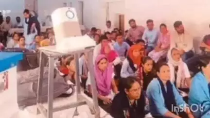 मूंडवा: मूंडवा में उच्च रक्तचाप स्क्रीनिंग के लिए संचालित विशेष अभियान को सफल बनाने को लेकर हुई बैठक