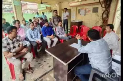 राजूरा: राजुरा येथे रामनगर कॉलनी आ. भोंगळे यांच्या निवासस्थानी महावितरणच्या अधिकाऱ्यांची आढावा बैठक