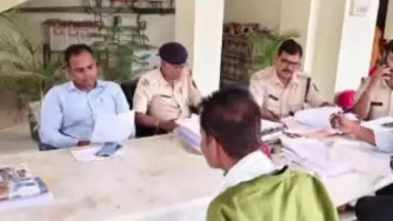 बेलसंड: बेलसंड थाना परिसर में शनिवार को लगा जनता दरबार