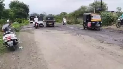 मेहकर: मेहकर सोनाटी रोडवर जुन्या मल्टी हॉस्पिटल जवळ रस्त्याची दुरावस्था  #jansamasya