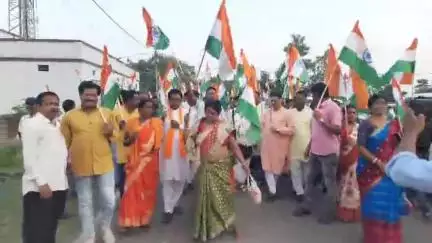 পাড়া: সেনাবাহিনী দের ধন্যবাদ জানাতে ও বীর শহীদ দের শ্রদ্ধা নিবেদন করতে পাড়া বাজারে তিরঙ্গা যাত্রার আয়োজন