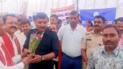 मस्तुरी: कौड़िया समाधान शिविर में विधायक श्री सुशांत शुक्ला ने ग्रामीणों से शासकीय योजनाओं का लाभ लेने की अपील की