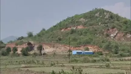 ଧରାକୋଟ: ଗଣମାଧ୍ୟମରେ ଖବର ପ୍ରଶାସରଣ ପରେବି ଶୁଣୁନି ପ୍ରଶାସନ,ତାଳପଟଣା ଟାଟା କଲୋନୀ ନିକଟ ପାହାଡ଼ ରେ ବ୍ଲାଷ୍ଟିଙ୍ଗ ବନ୍ଦ ନେଇ ହେଉଛି ଦାବି