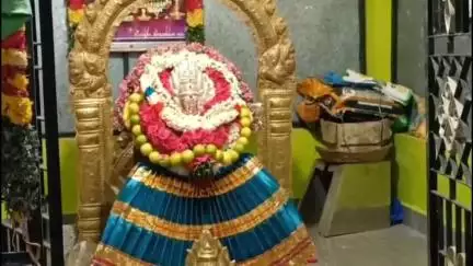 திருவாடனை: கீழ்ப்புலி ஶ்ரீ முத்து மாரியம்மன் கோவிலில் திருவிளக்கு பூஜை