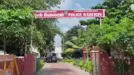 சின்ன சேலம்: இராயர்பாளையம் ஏரியில் உரிமம் இல்லாத ஒற்றை குழல் நாட்டுத்துப்பாக்கியை வேட்டையாடுவதற்காக கொண்டு சென்ற மூன்று பேர் கைது