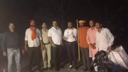 दमयंती नगर: पर्वतारोही रन फॉर राम नरेन्द्र यादव बांसा तारखेडा पहुंचे, लोगों ने फूल मालाओं से किया स्वागत