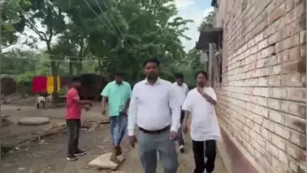 সাগরদিঘি: দুর্যোগে বিপন্ন মানুষের পাশে দাঁড়ালেন
 সাগরদিঘি পঞ্চায়েত সমিতি