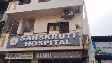 नवापूर: बाळ दगावल्याने संतप्त नातेवाईकांनी सांस्कृतिक हॉस्पिटलमध्ये तोडफोडसह डॉक्टर व स्टाफला केली मारहाण