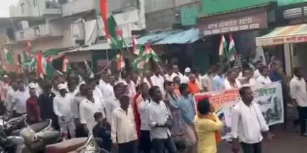 अक्कलकोट: अक्कलकोटमध्ये तिरंगा रॅलीद्वारे भारतीय सैन्यदलाच्या शौर्याला सलाम, आमदार सचिन कल्याणशेट्टी यांचा पुढाकार...